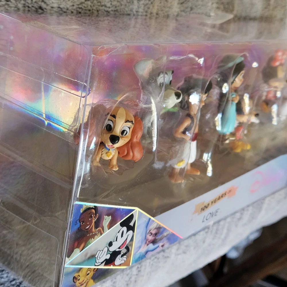 Disney 100 Years of Love Celebration Limited Edition Collection - Picture 4 of 4